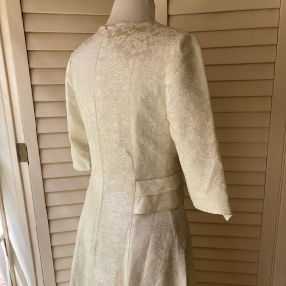 Vintage Ivory Satin Wedding Gown - Picture 11 of 16